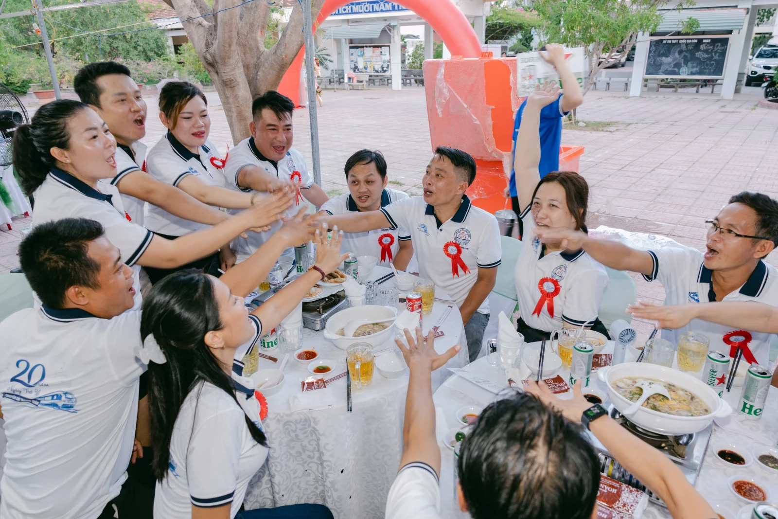 Ảnh lễ kỷ niệm 20 năm THPT Ngô Gia Tự, chụp ngày 08/08/2026