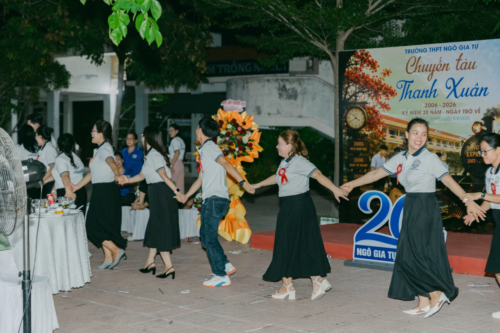 Ảnh lễ kỷ niệm 20 năm THPT Ngô Gia Tự, chụp ngày 08/08/2026