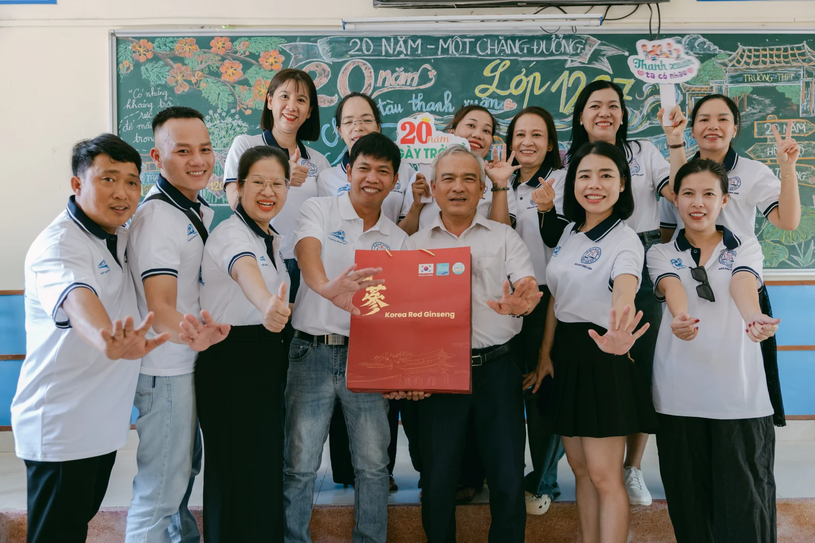 Ảnh lễ kỷ niệm 20 năm THPT Ngô Gia Tự, chụp ngày 08/08/2026