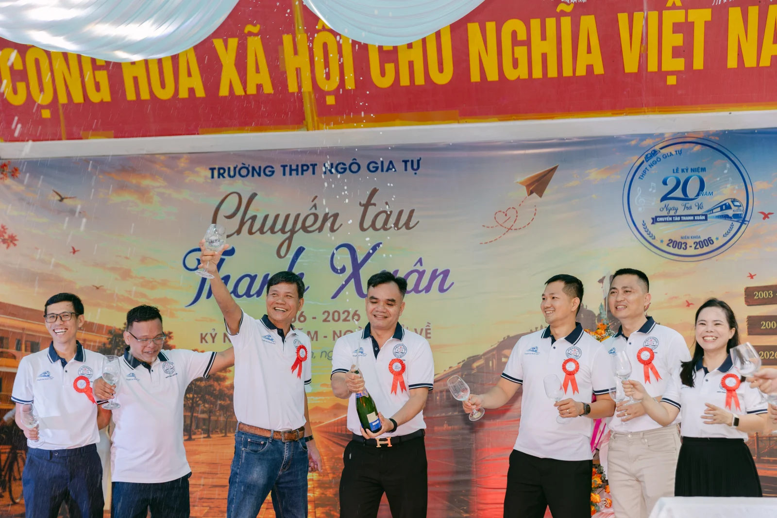 Ảnh lễ kỷ niệm 20 năm THPT Ngô Gia Tự, chụp ngày 08/08/2026