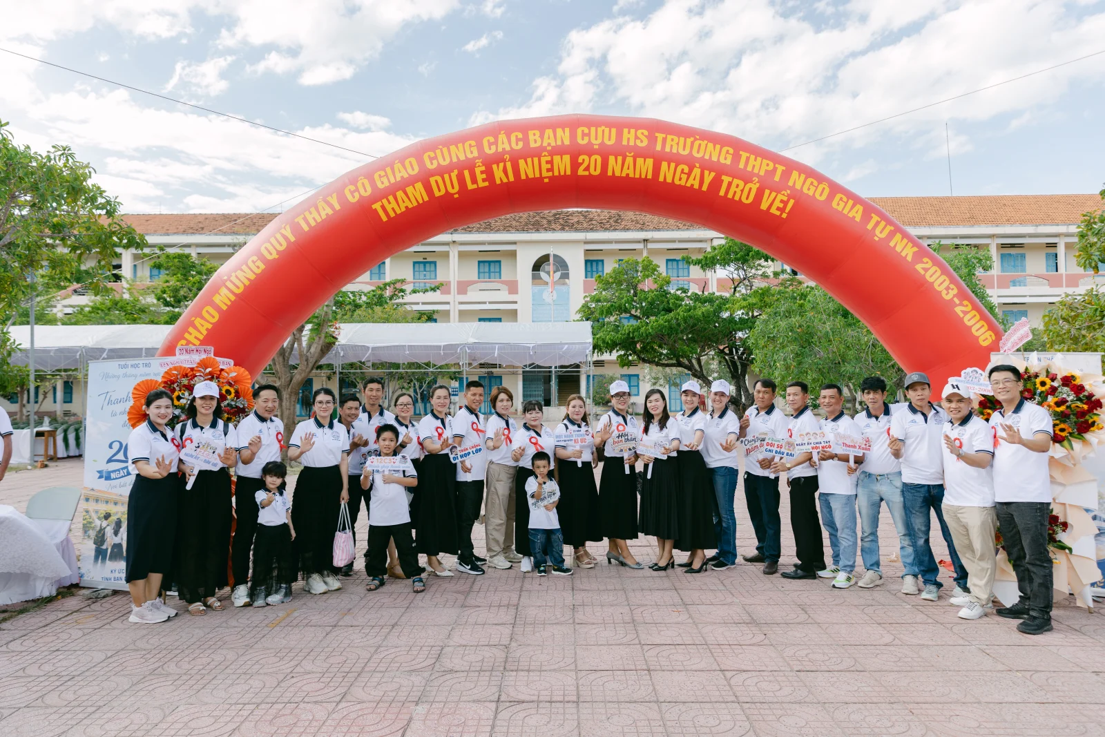 Ảnh lễ kỷ niệm 20 năm THPT Ngô Gia Tự, chụp ngày 08/08/2026