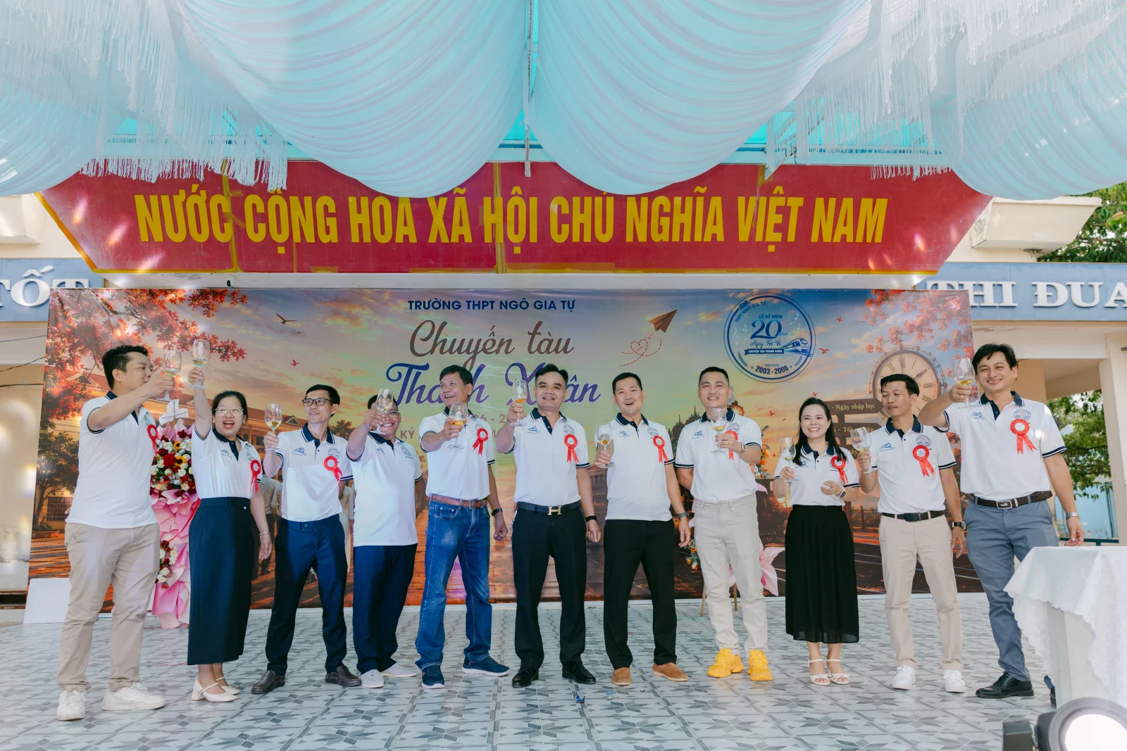 Ảnh lễ kỷ niệm 20 năm THPT Ngô Gia Tự, chụp ngày 08/08/2026