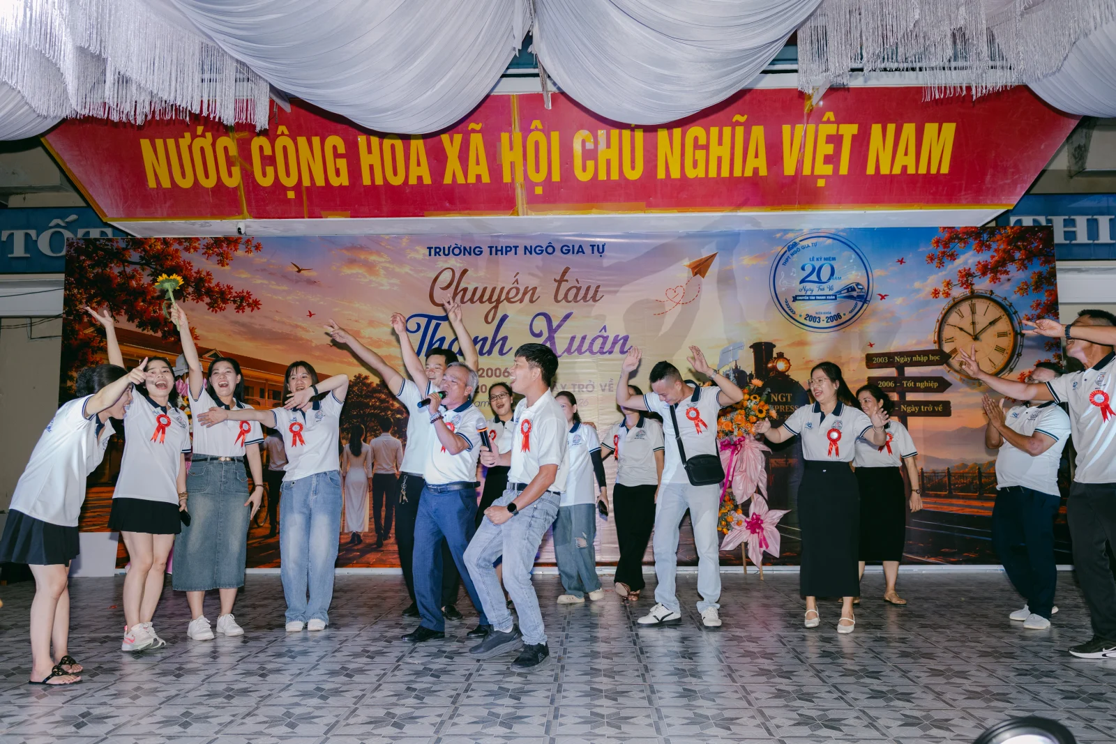 Ảnh lễ kỷ niệm 20 năm THPT Ngô Gia Tự, chụp ngày 08/08/2026