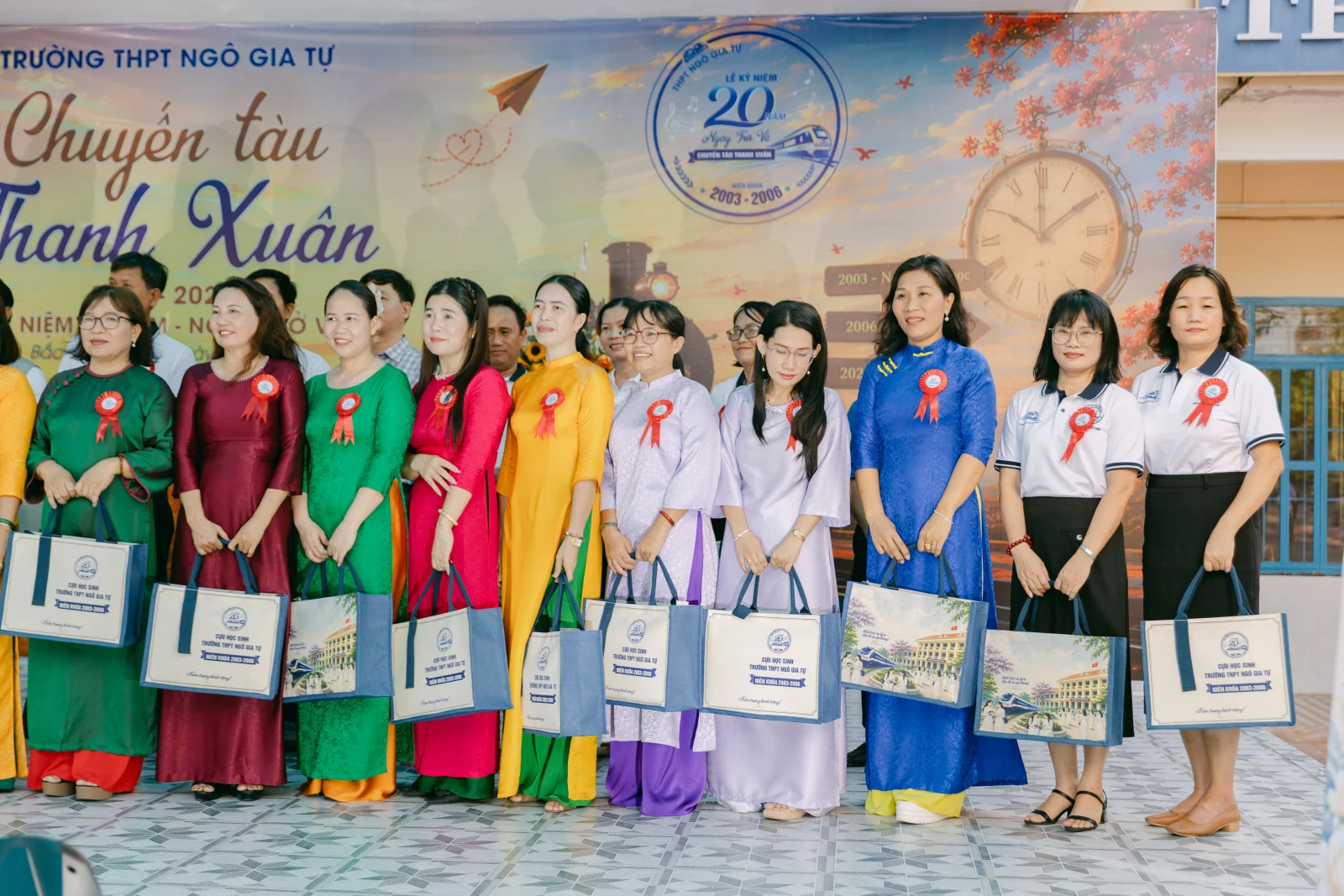 Ảnh lễ kỷ niệm 20 năm THPT Ngô Gia Tự, chụp ngày 08/08/2026