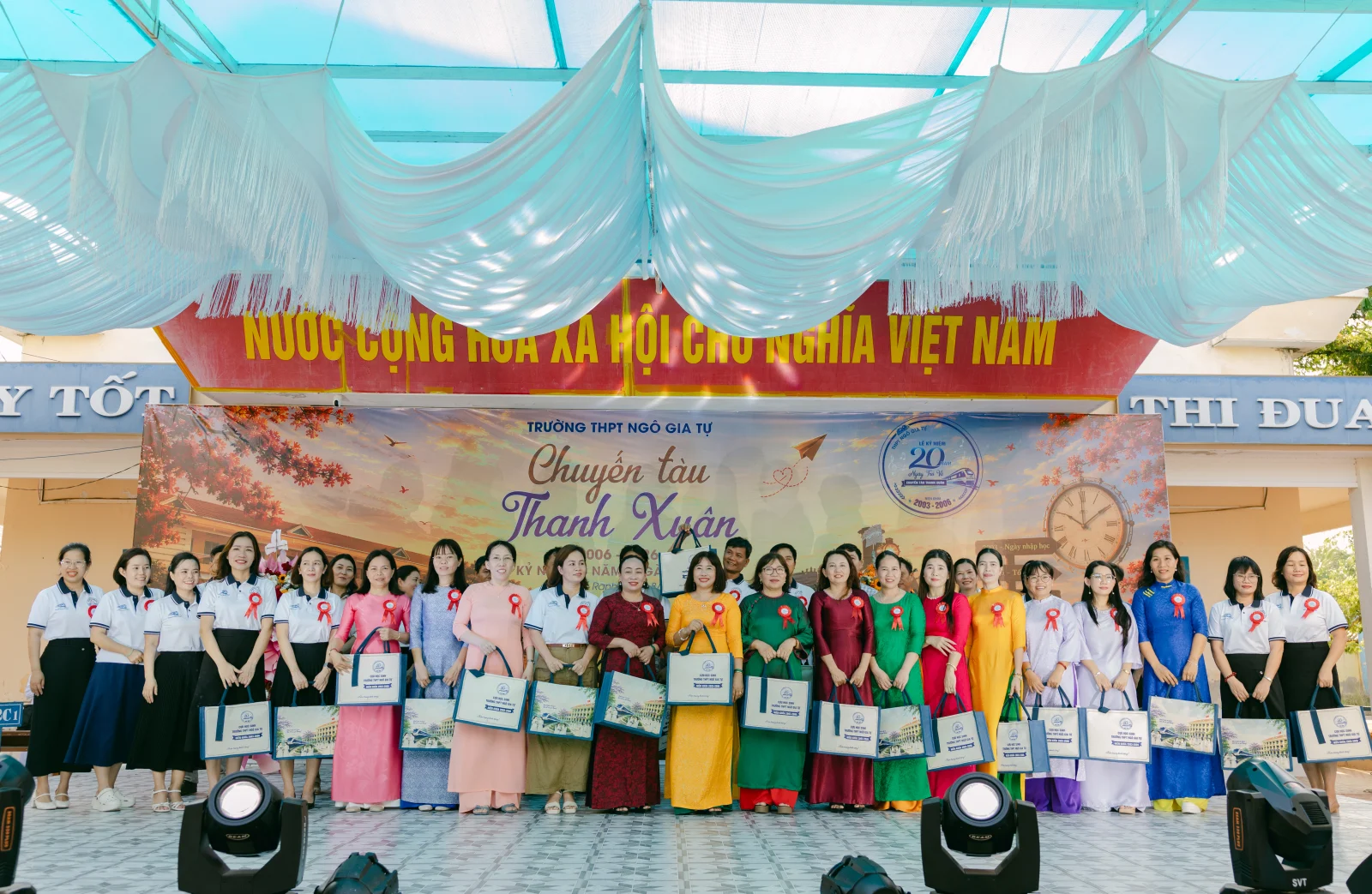 Ảnh lễ kỷ niệm 20 năm THPT Ngô Gia Tự, chụp ngày 08/08/2026