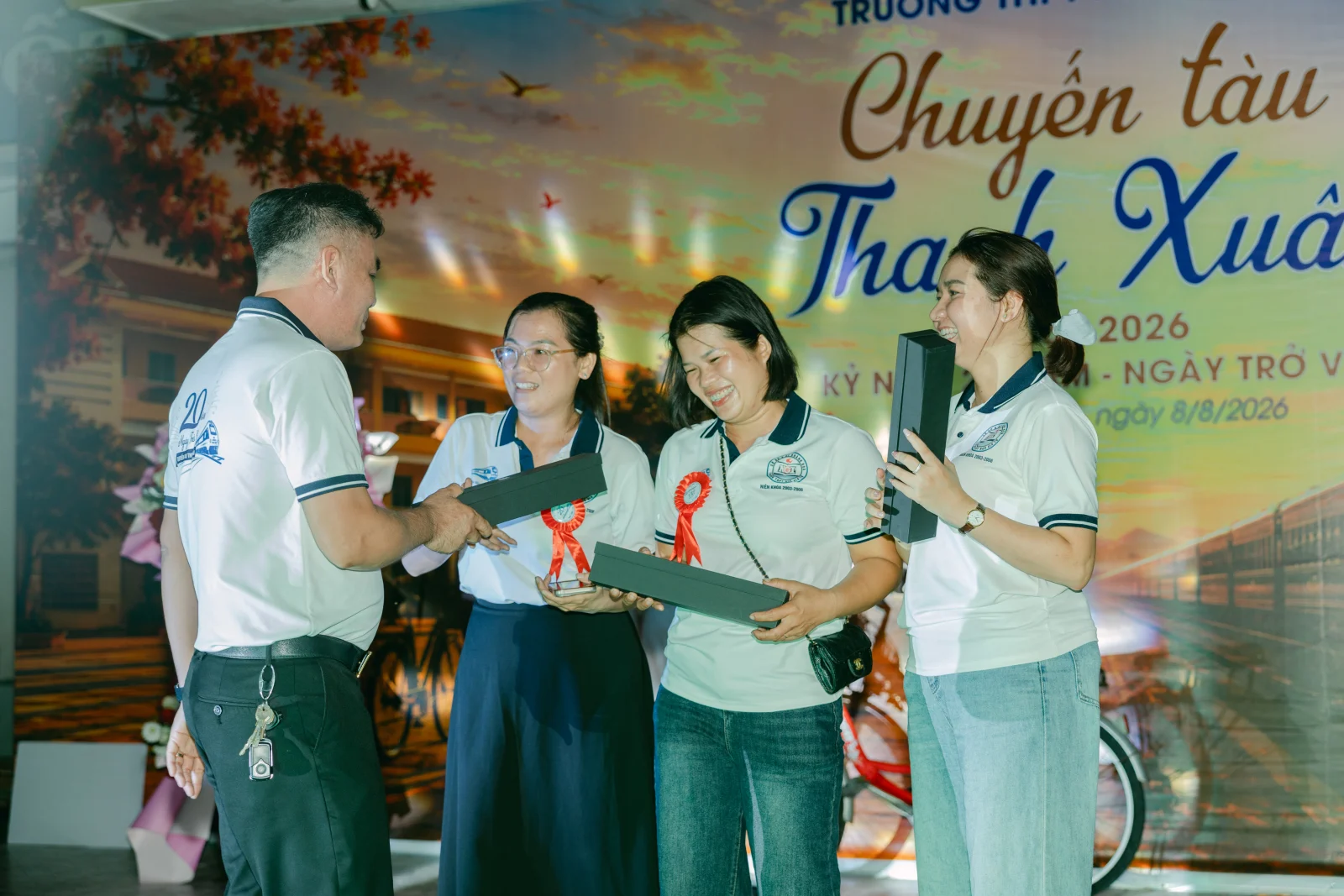 Ảnh lễ kỷ niệm 20 năm THPT Ngô Gia Tự, chụp ngày 08/08/2026