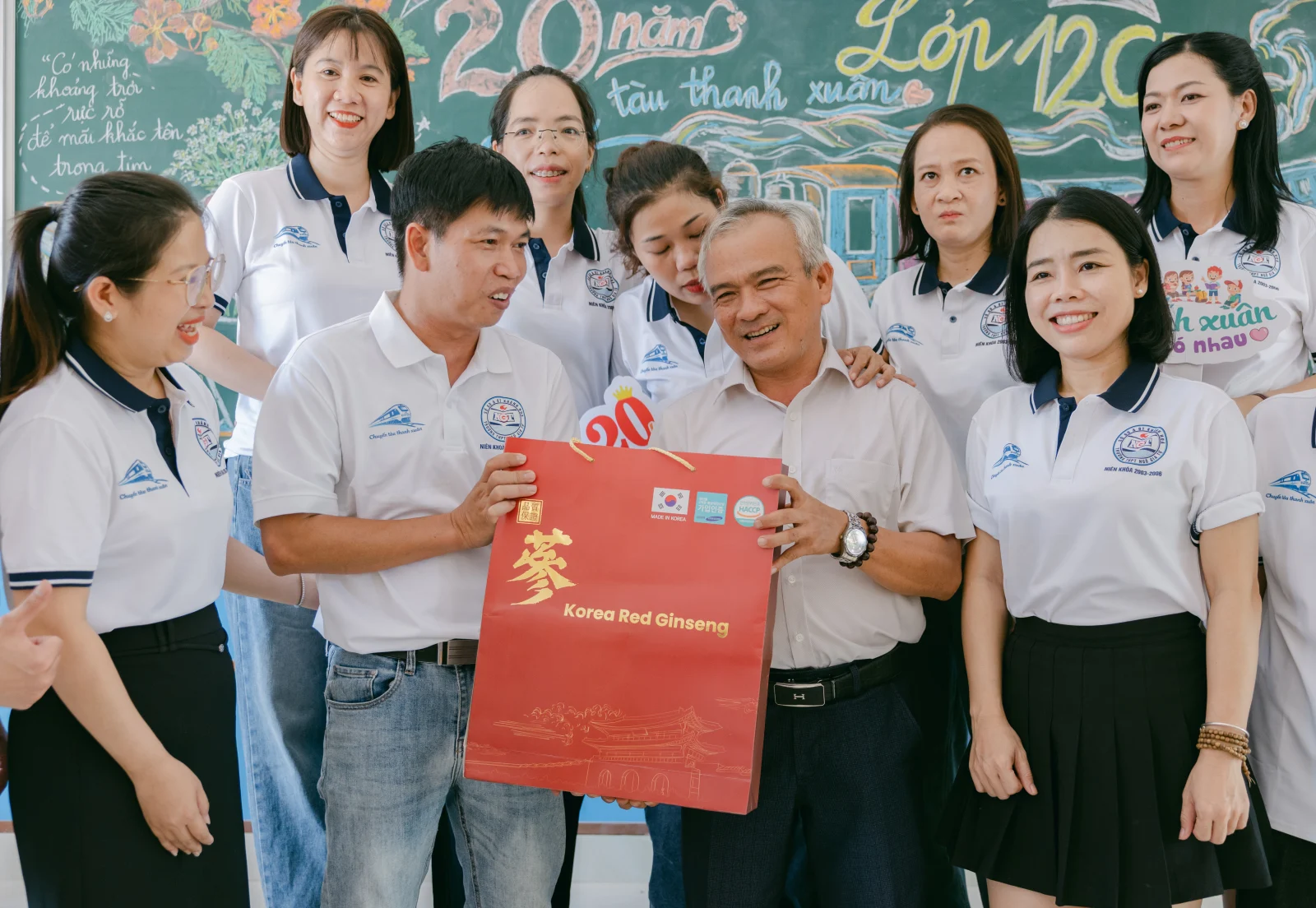 Ảnh lễ kỷ niệm 20 năm THPT Ngô Gia Tự, chụp ngày 08/08/2026