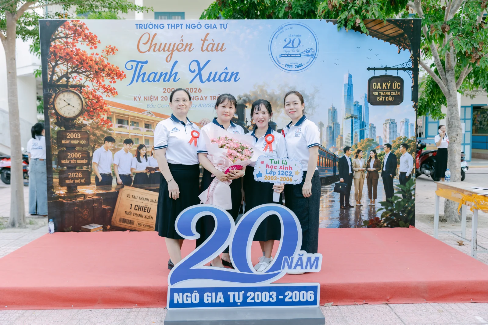 Ảnh lễ kỷ niệm 20 năm THPT Ngô Gia Tự, chụp ngày 08/08/2026