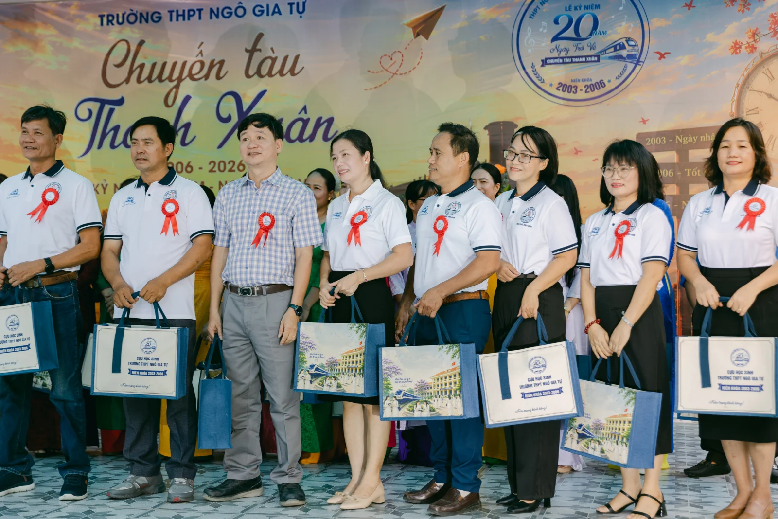 Ảnh lễ kỷ niệm 20 năm THPT Ngô Gia Tự, chụp ngày 08/08/2026