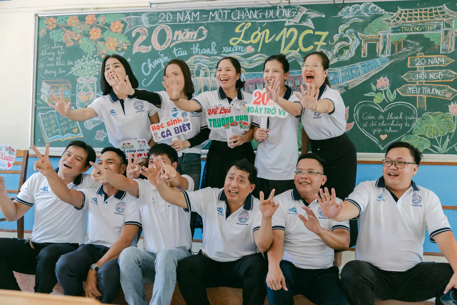 Ảnh lễ kỷ niệm 20 năm THPT Ngô Gia Tự, chụp ngày 08/08/2026