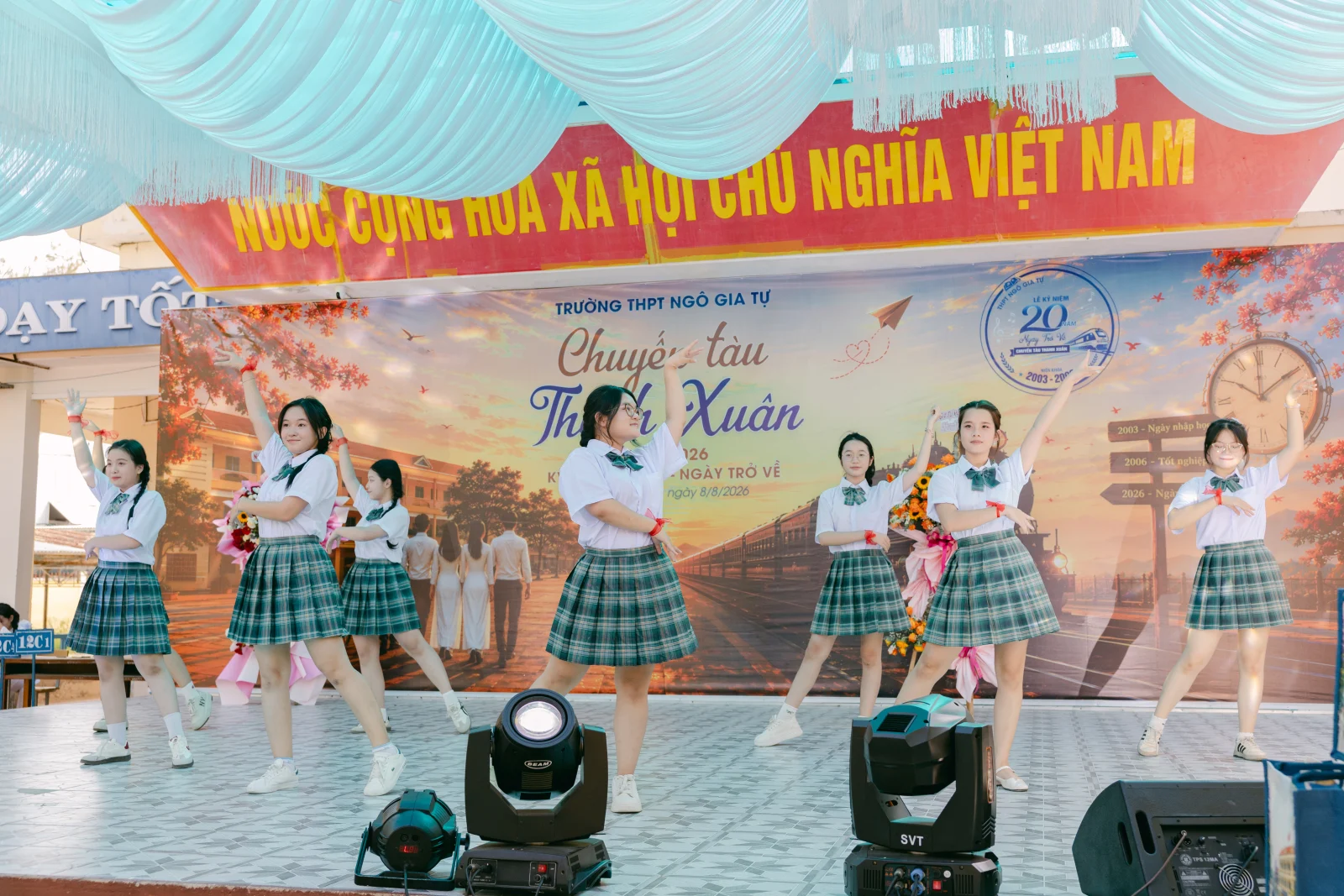 Ảnh lễ kỷ niệm 20 năm THPT Ngô Gia Tự, chụp ngày 08/08/2026