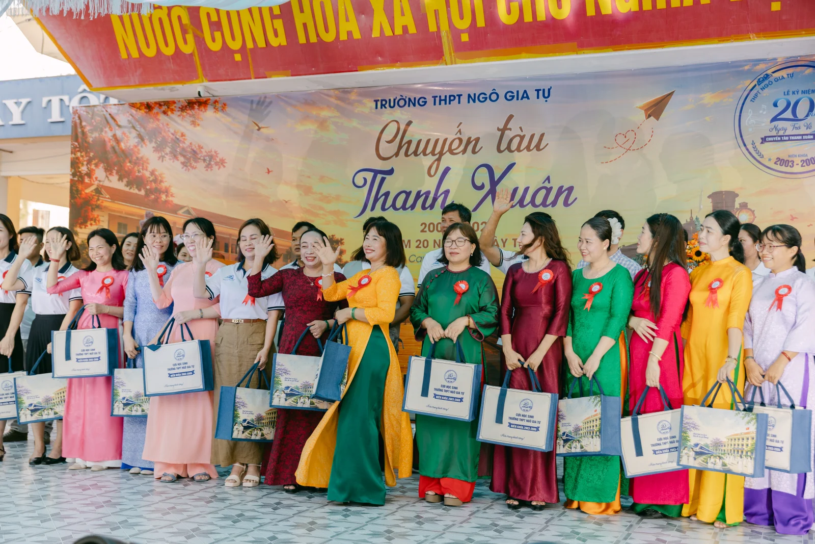Ảnh lễ kỷ niệm 20 năm THPT Ngô Gia Tự, chụp ngày 08/08/2026