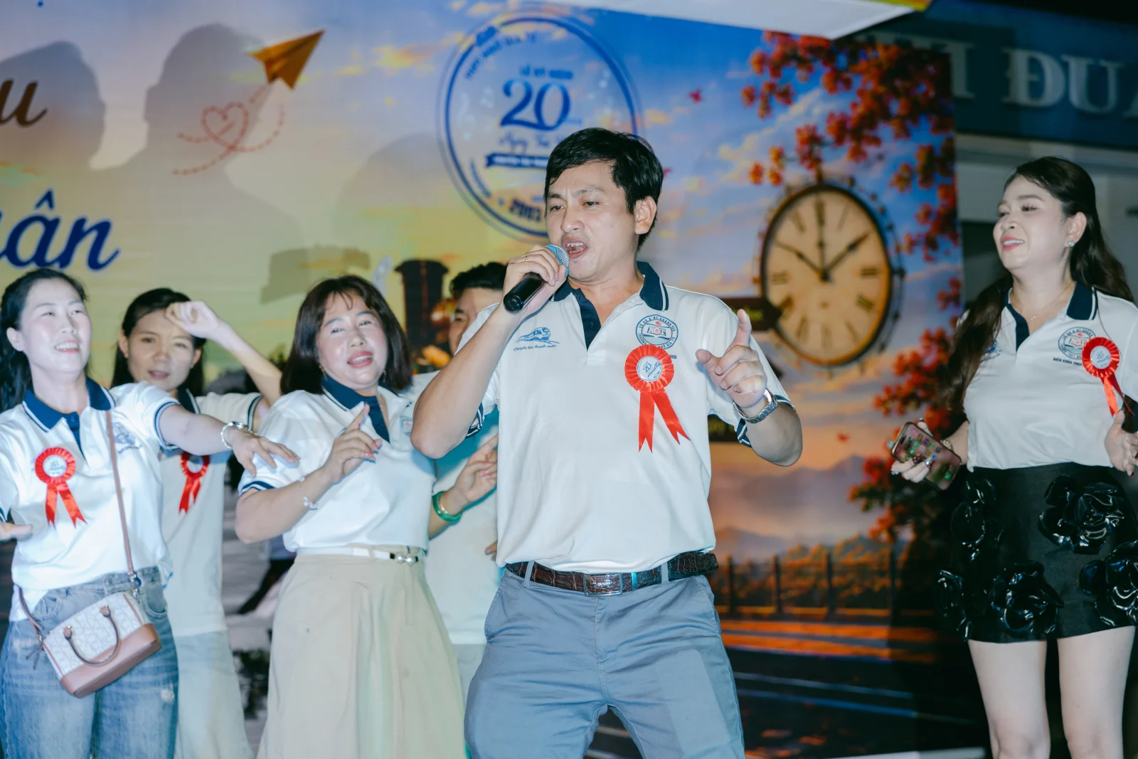 Ảnh lễ kỷ niệm 20 năm THPT Ngô Gia Tự, chụp ngày 08/08/2026