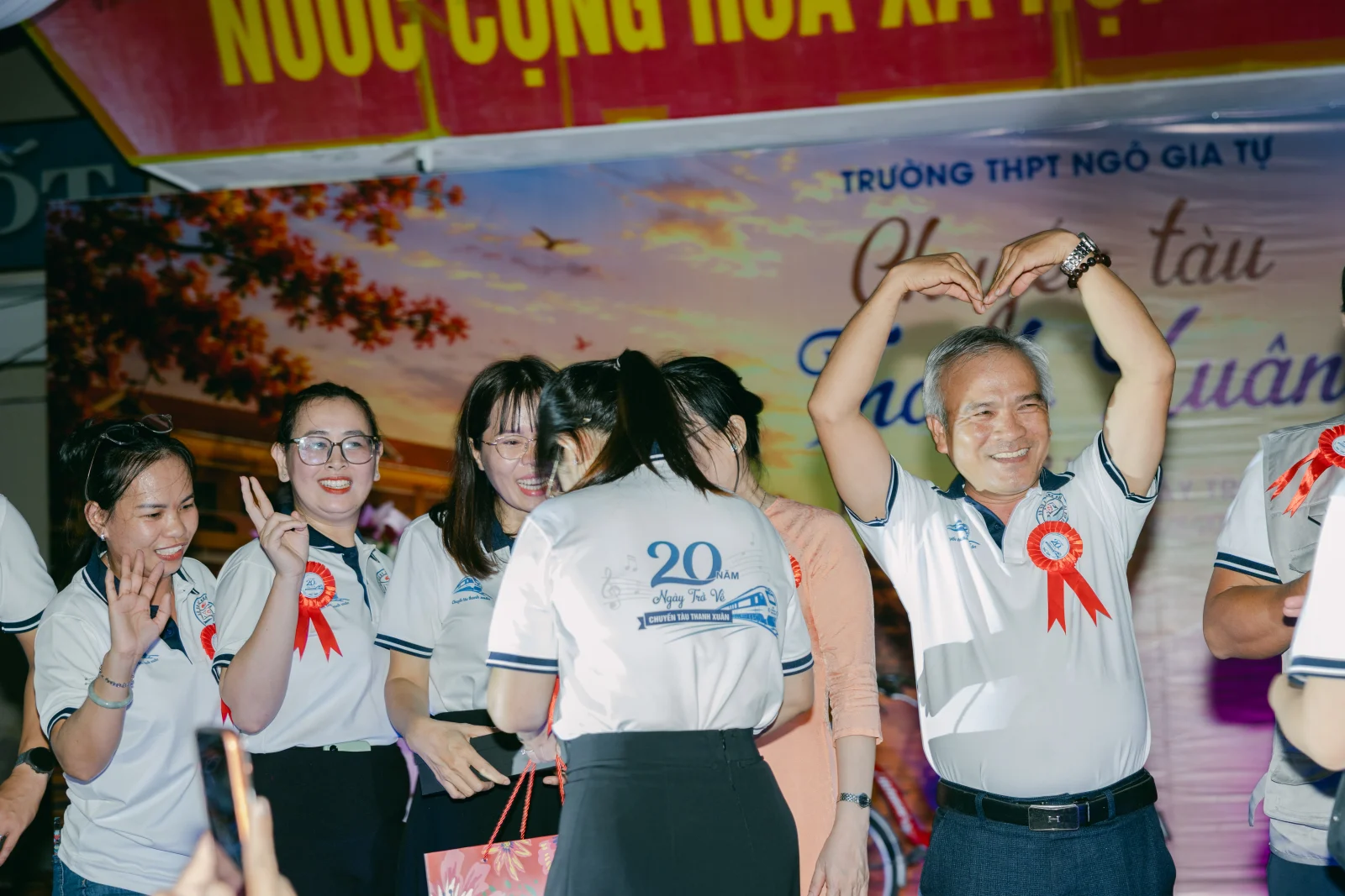 Ảnh lễ kỷ niệm 20 năm THPT Ngô Gia Tự, chụp ngày 08/08/2026