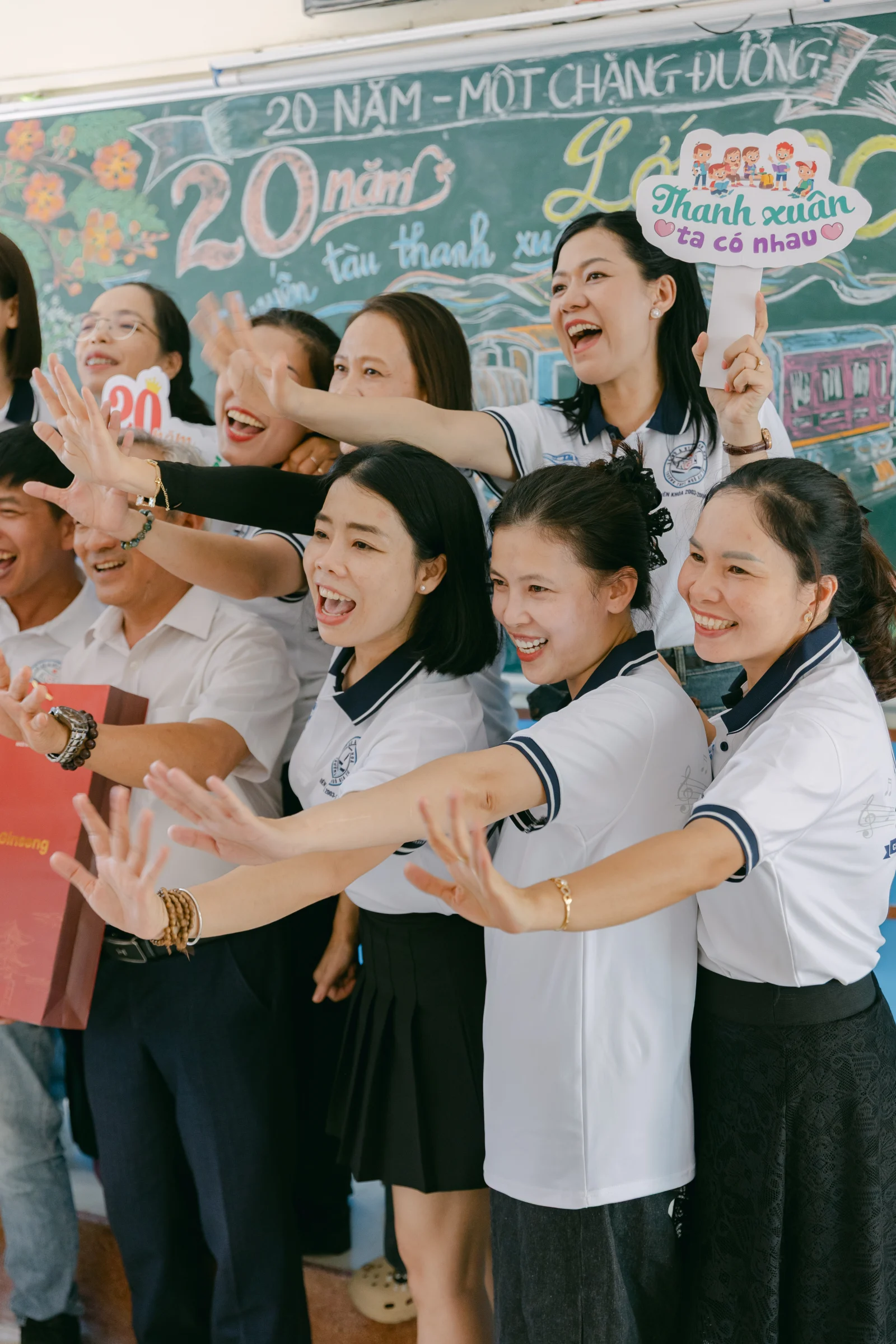 Ảnh lễ kỷ niệm 20 năm THPT Ngô Gia Tự, chụp ngày 08/08/2026