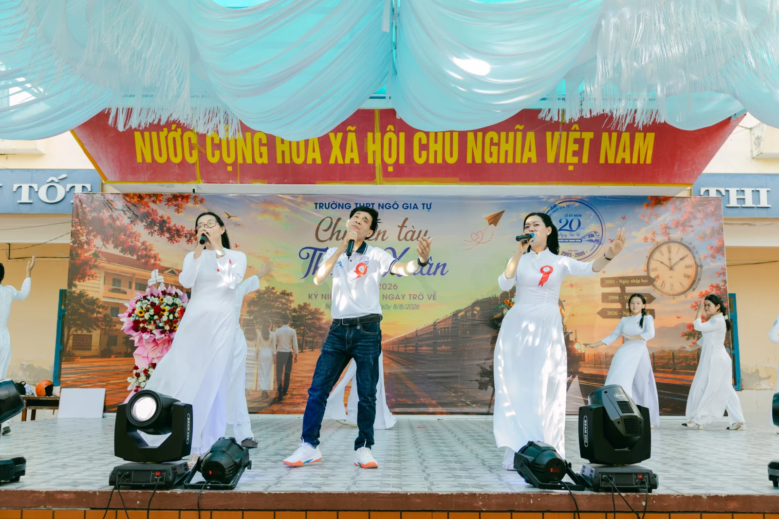 Ảnh lễ kỷ niệm 20 năm THPT Ngô Gia Tự, chụp ngày 08/08/2026