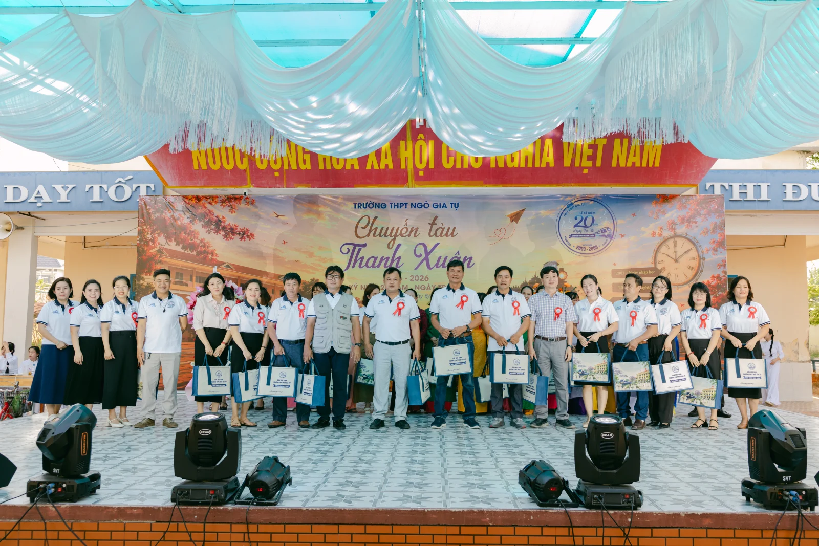 Ảnh lễ kỷ niệm 20 năm THPT Ngô Gia Tự, chụp ngày 08/08/2026