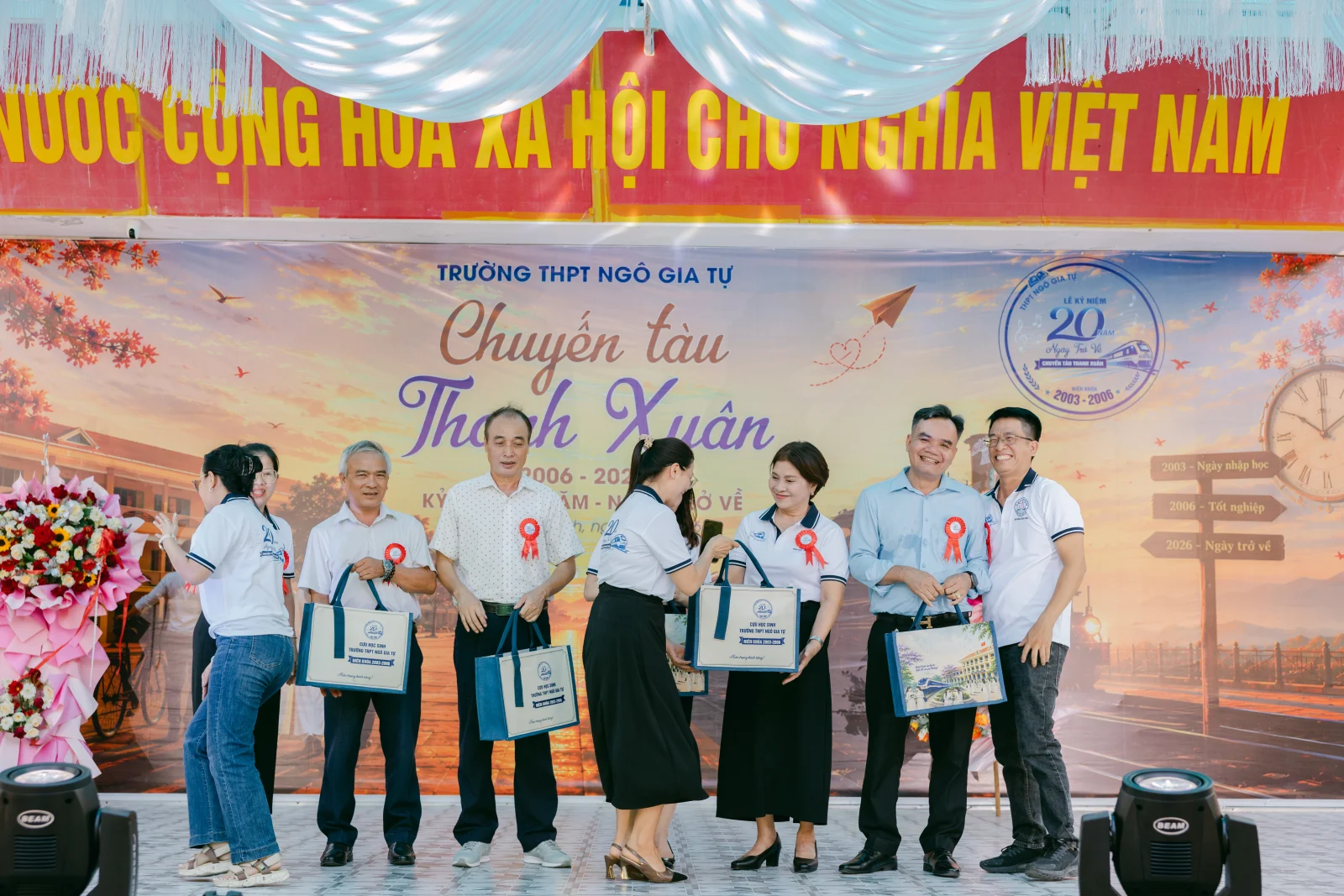 Ảnh lễ kỷ niệm 20 năm THPT Ngô Gia Tự, chụp ngày 08/08/2026