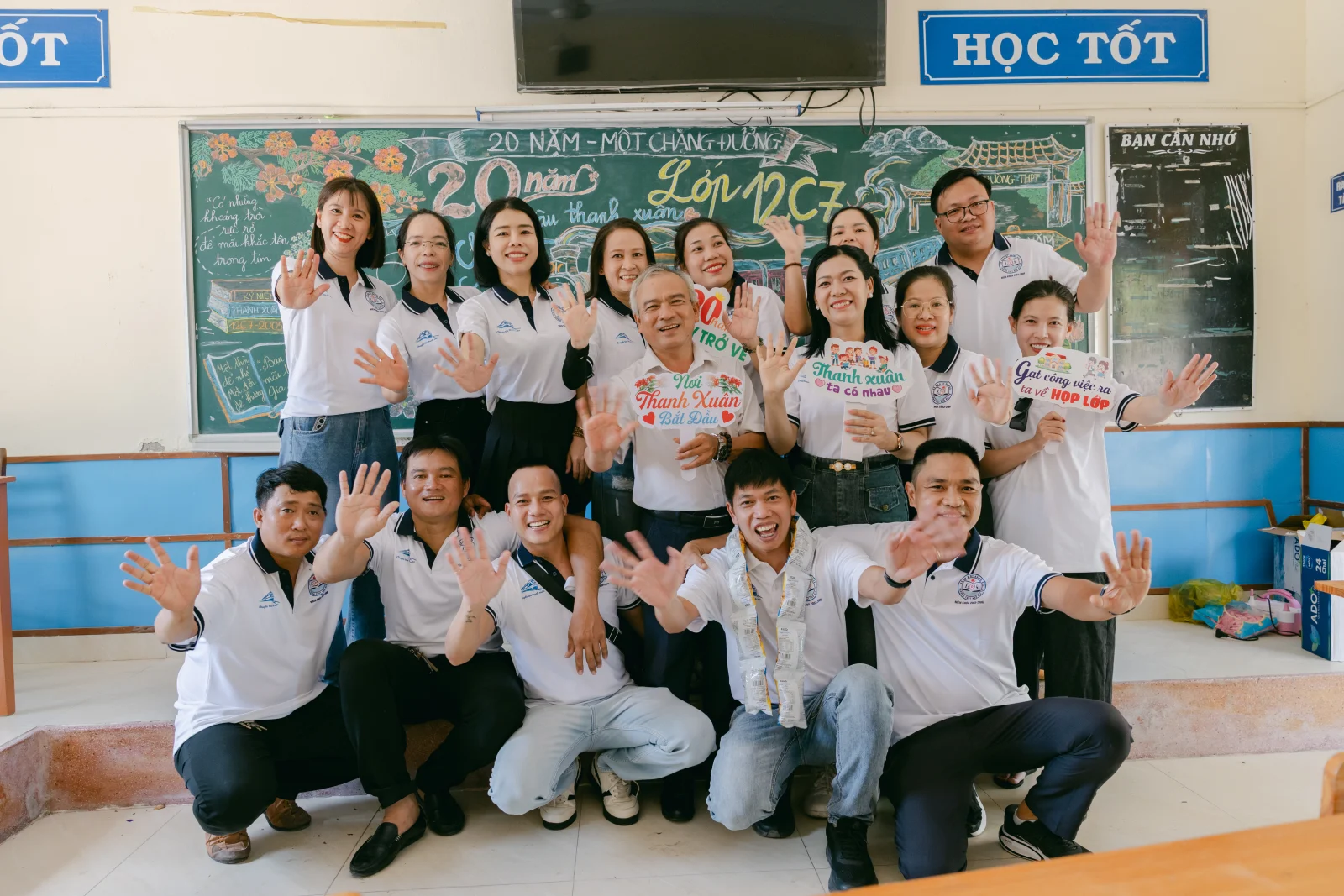 Ảnh lễ kỷ niệm 20 năm THPT Ngô Gia Tự, chụp ngày 08/08/2026
