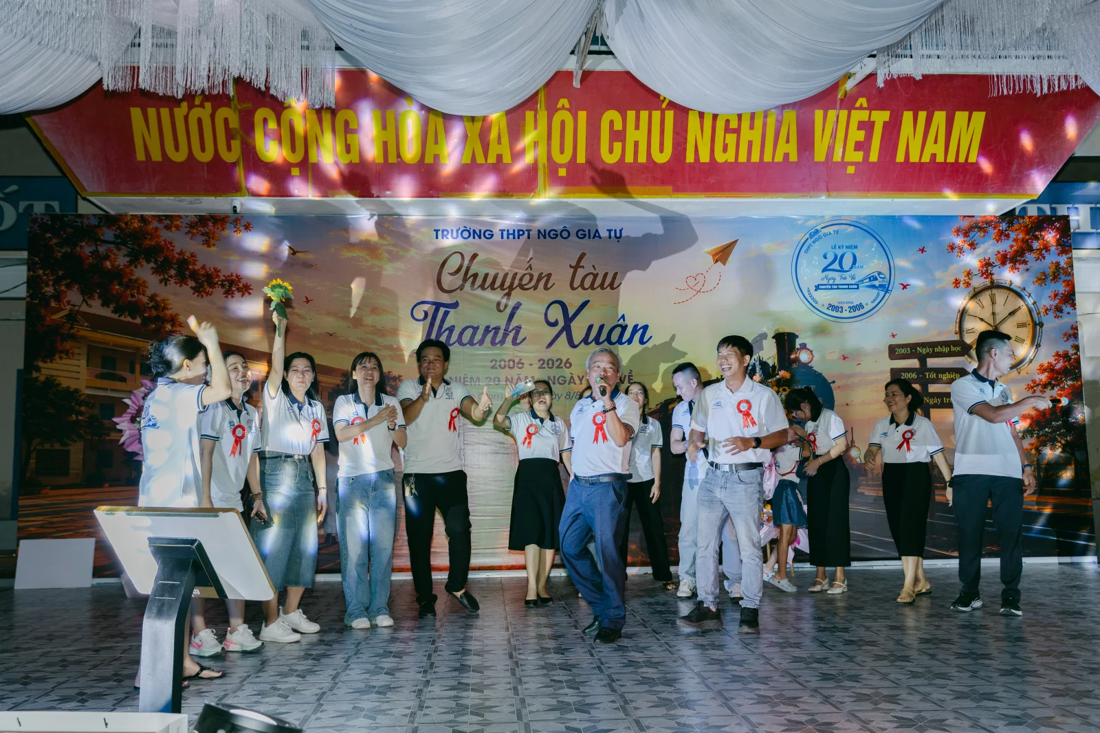 Ảnh lễ kỷ niệm 20 năm THPT Ngô Gia Tự, chụp ngày 08/08/2026