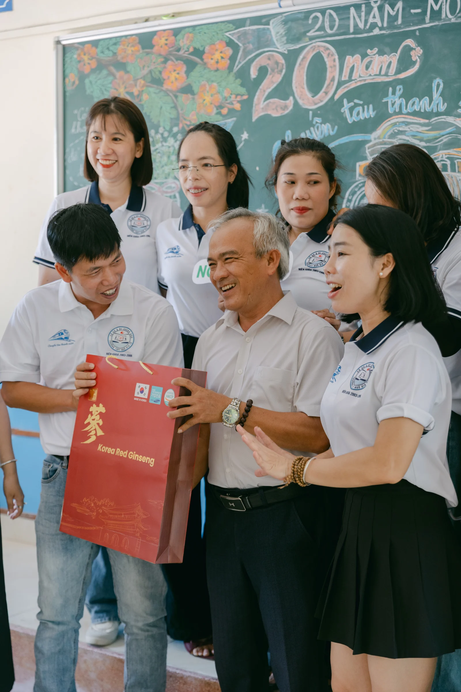 Ảnh lễ kỷ niệm 20 năm THPT Ngô Gia Tự, chụp ngày 08/08/2026