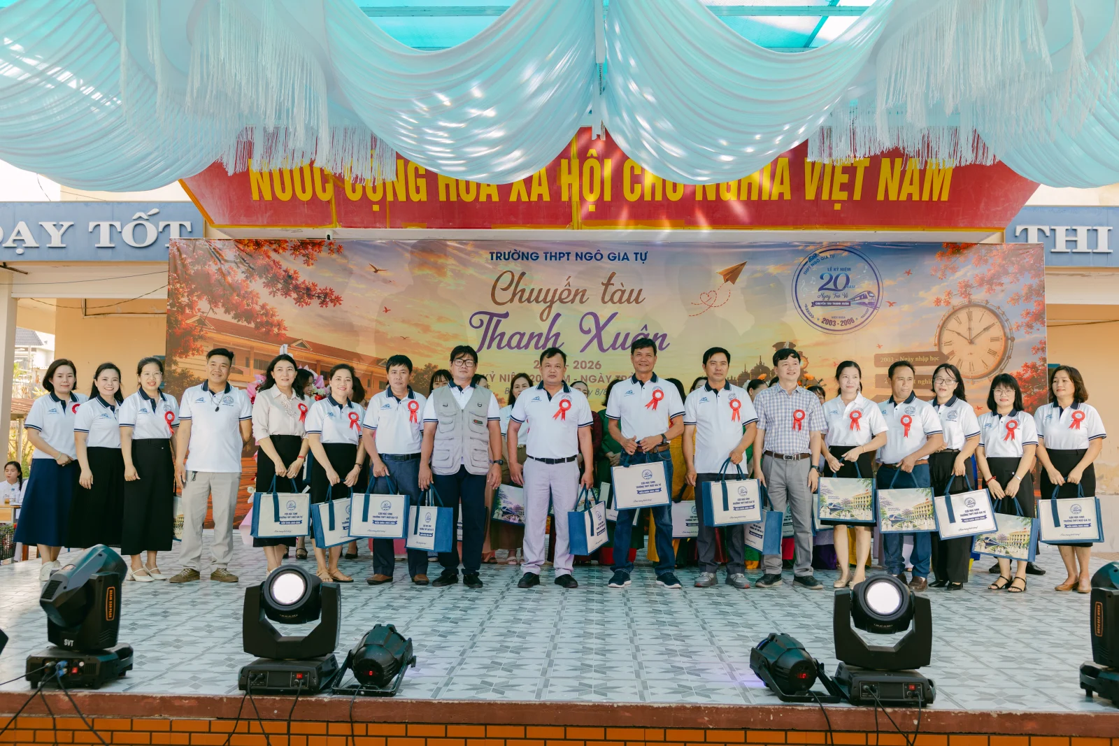 Ảnh lễ kỷ niệm 20 năm THPT Ngô Gia Tự, chụp ngày 08/08/2026