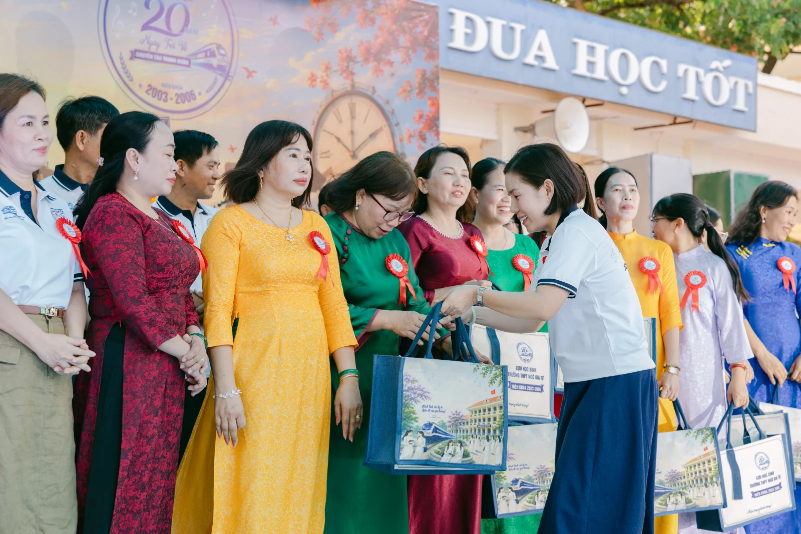 Ảnh lễ kỷ niệm 20 năm THPT Ngô Gia Tự, chụp ngày 08/08/2026