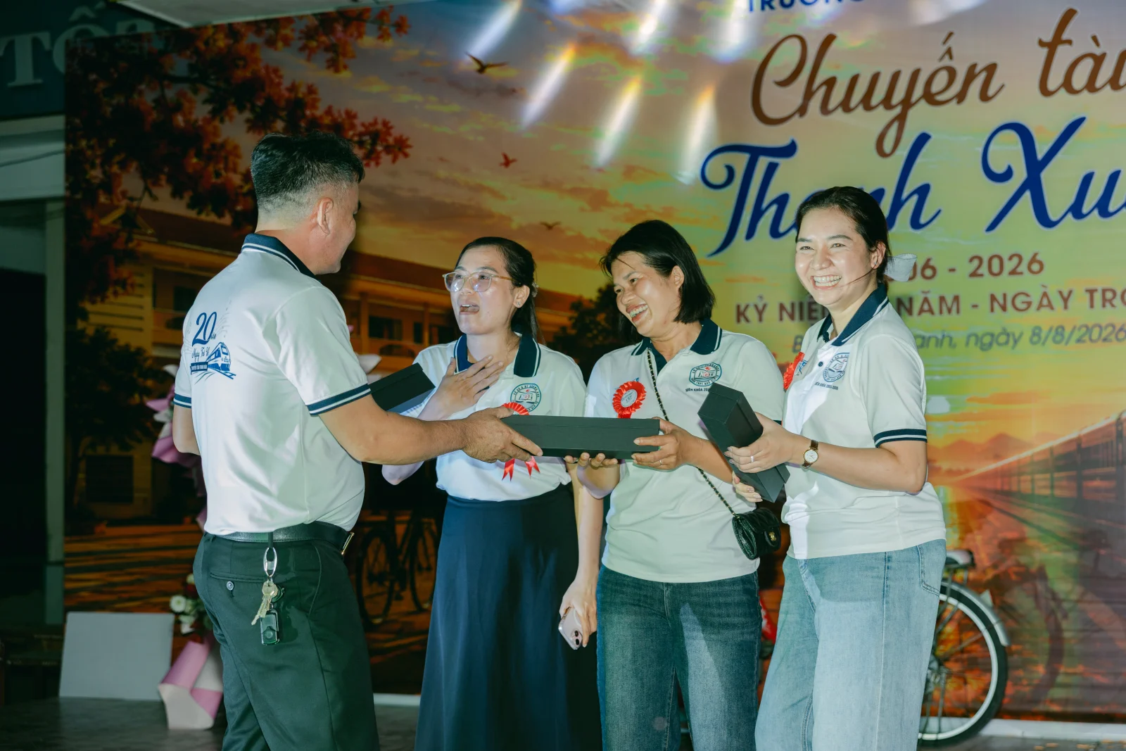 Ảnh lễ kỷ niệm 20 năm THPT Ngô Gia Tự, chụp ngày 08/08/2026