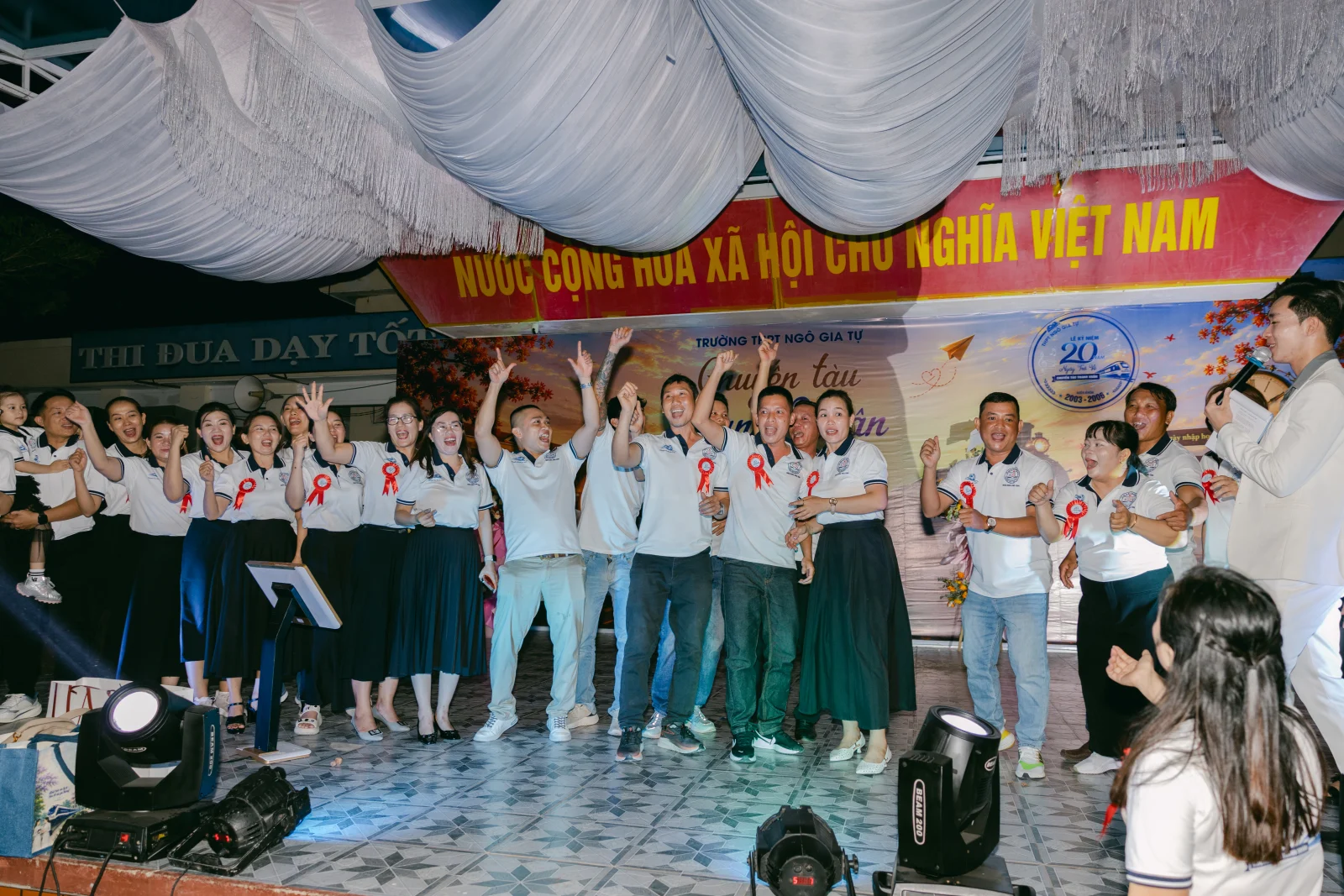 Ảnh lễ kỷ niệm 20 năm THPT Ngô Gia Tự, chụp ngày 08/08/2026