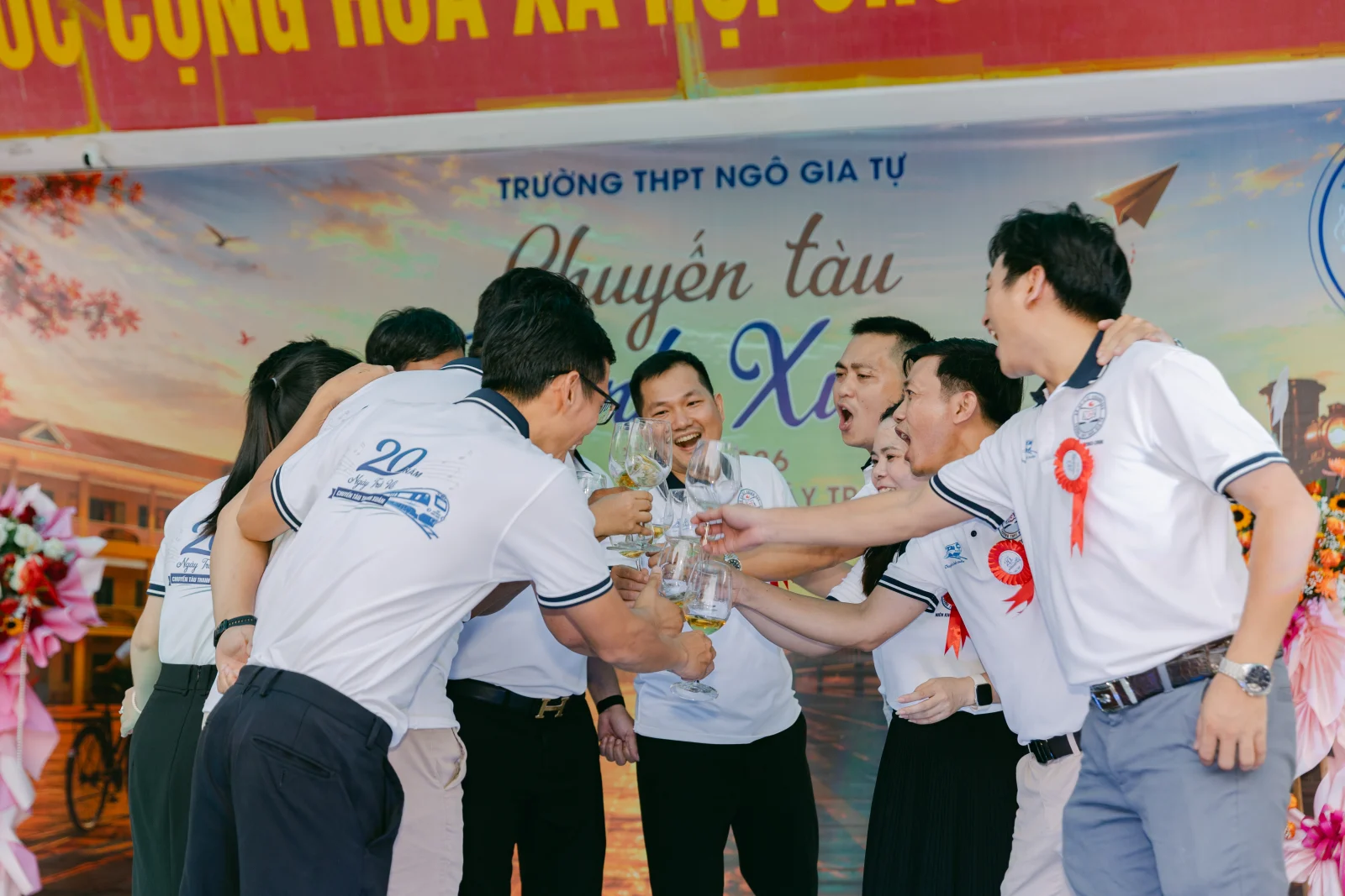 Ảnh lễ kỷ niệm 20 năm THPT Ngô Gia Tự, chụp ngày 08/08/2026