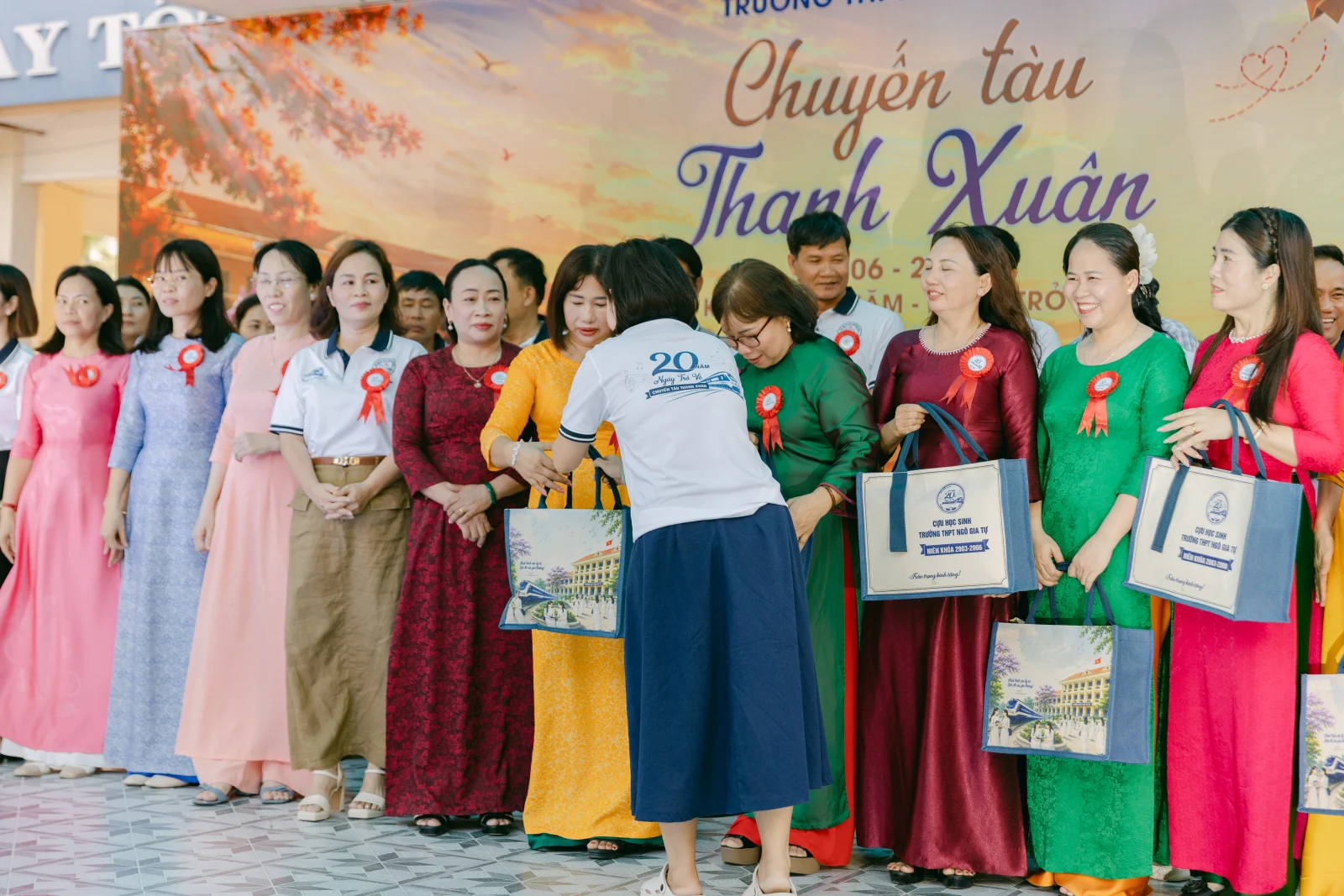Ảnh lễ kỷ niệm 20 năm THPT Ngô Gia Tự, chụp ngày 08/08/2026