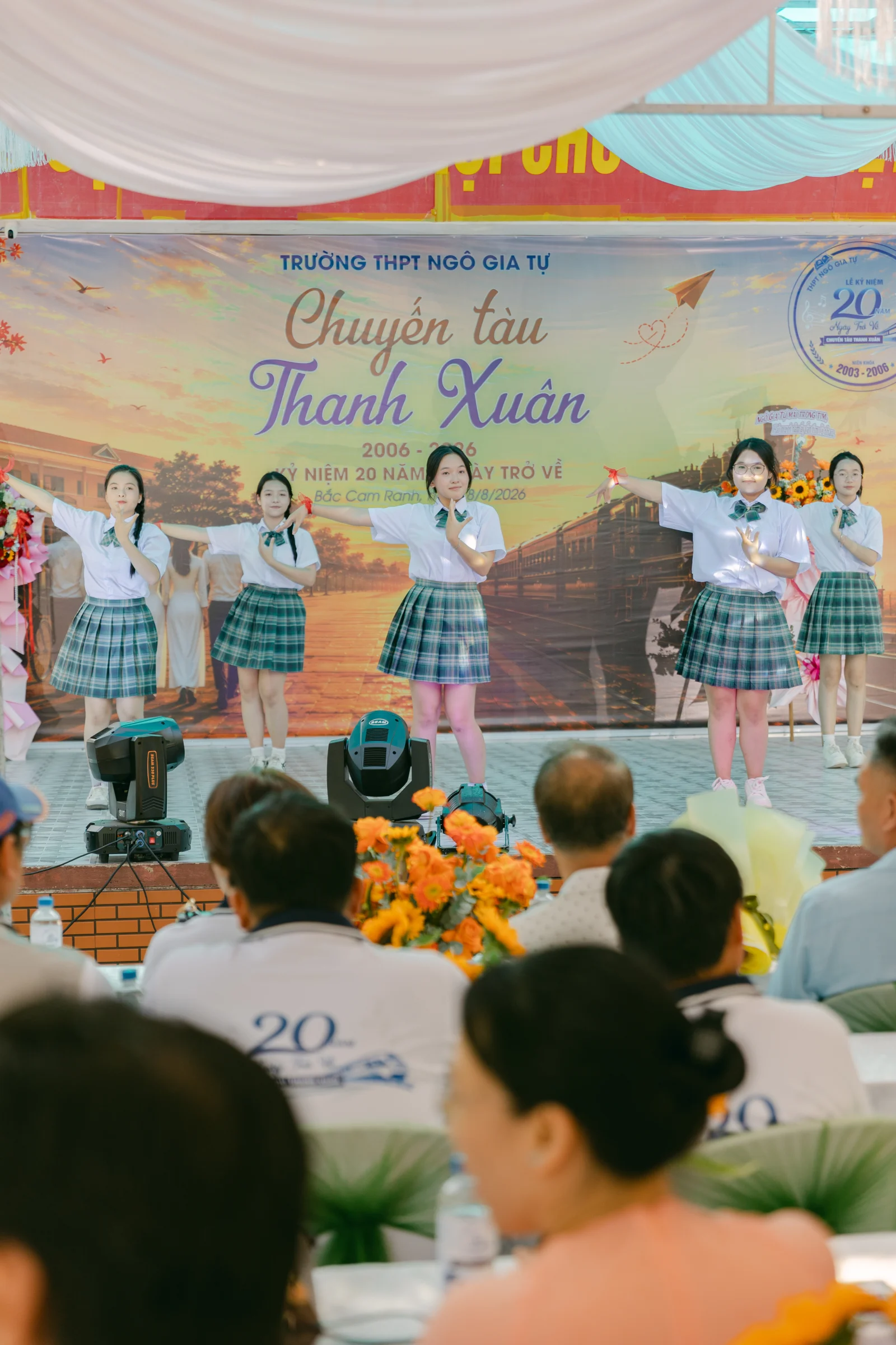 Ảnh lễ kỷ niệm 20 năm THPT Ngô Gia Tự, chụp ngày 08/08/2026