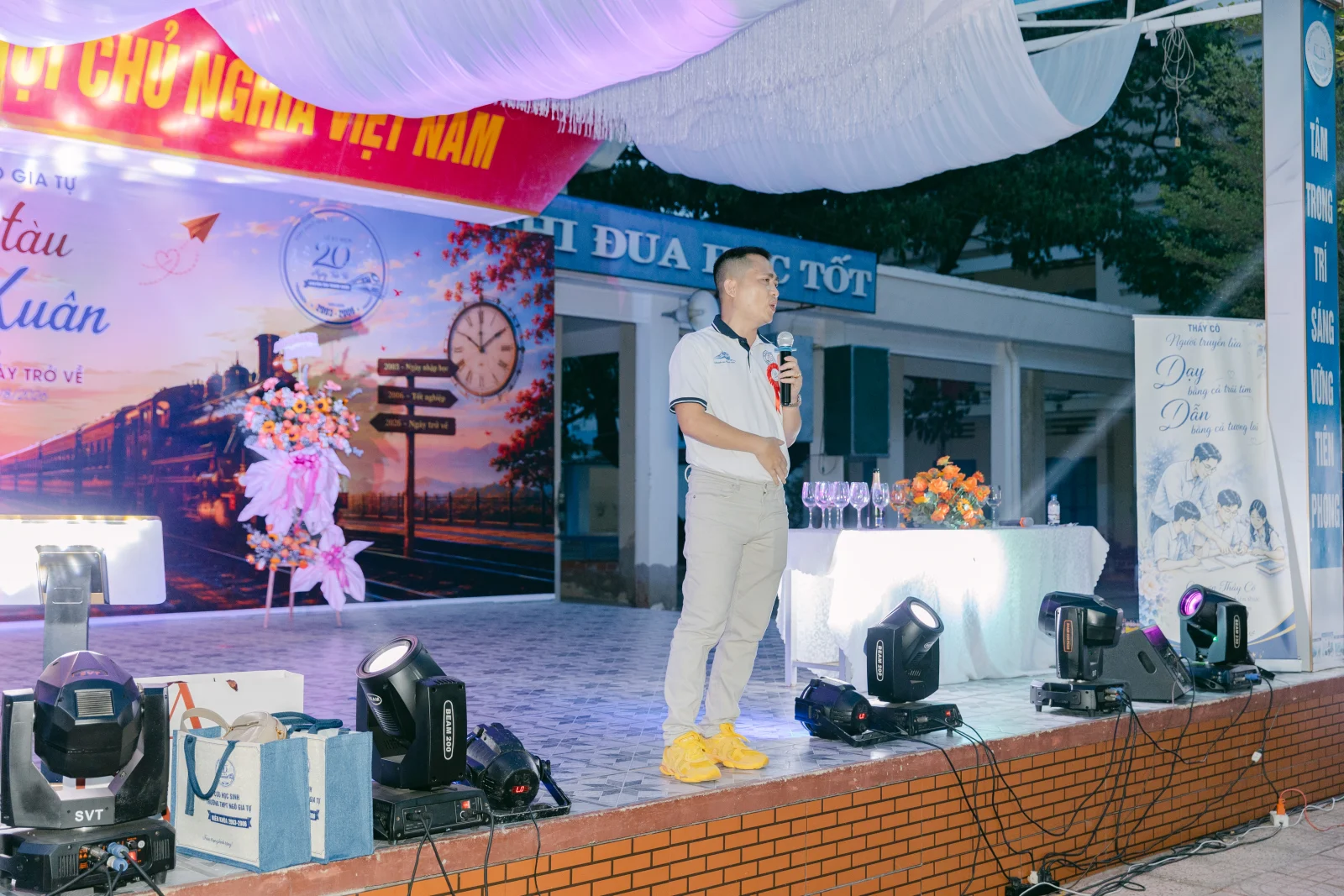 Ảnh lễ kỷ niệm 20 năm THPT Ngô Gia Tự, chụp ngày 08/08/2026