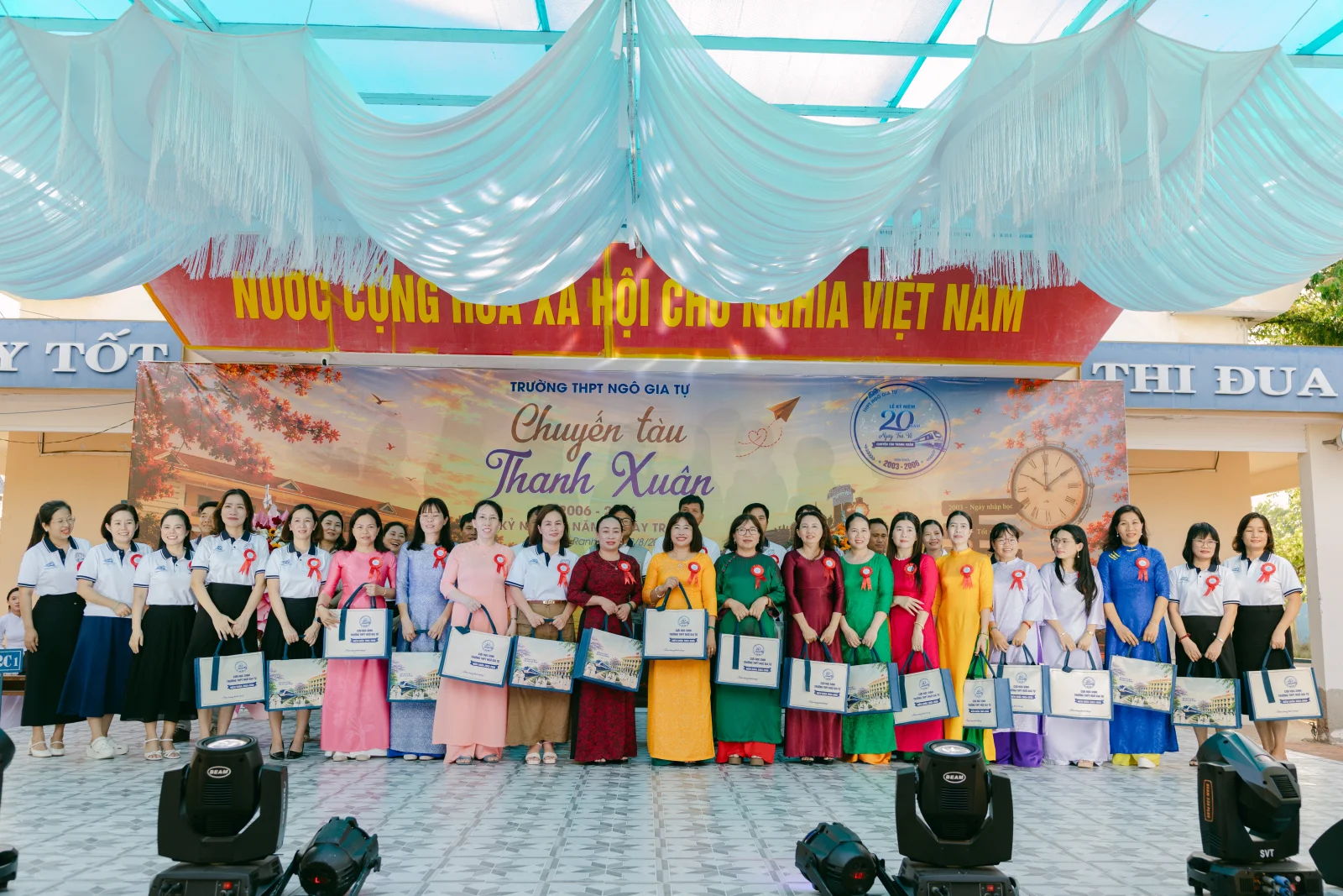 Ảnh lễ kỷ niệm 20 năm THPT Ngô Gia Tự, chụp ngày 08/08/2026