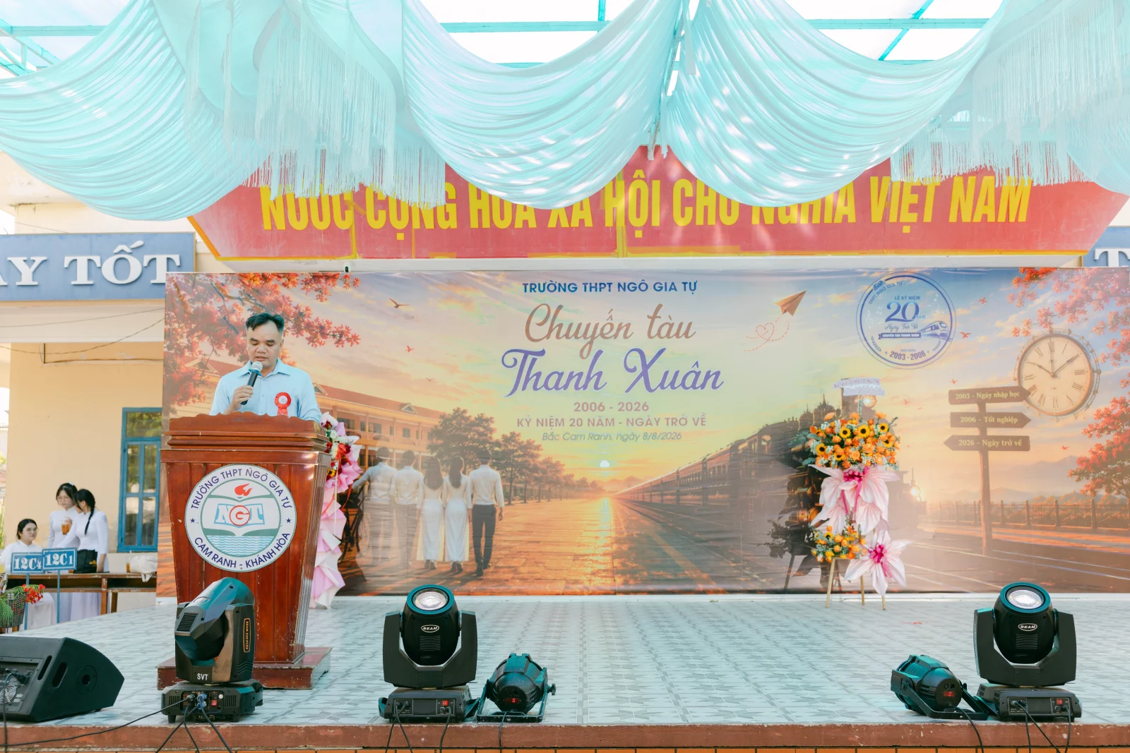 Ảnh lễ kỷ niệm 20 năm THPT Ngô Gia Tự, chụp ngày 08/08/2026