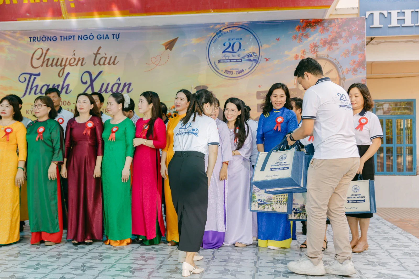 Ảnh lễ kỷ niệm 20 năm THPT Ngô Gia Tự, chụp ngày 08/08/2026