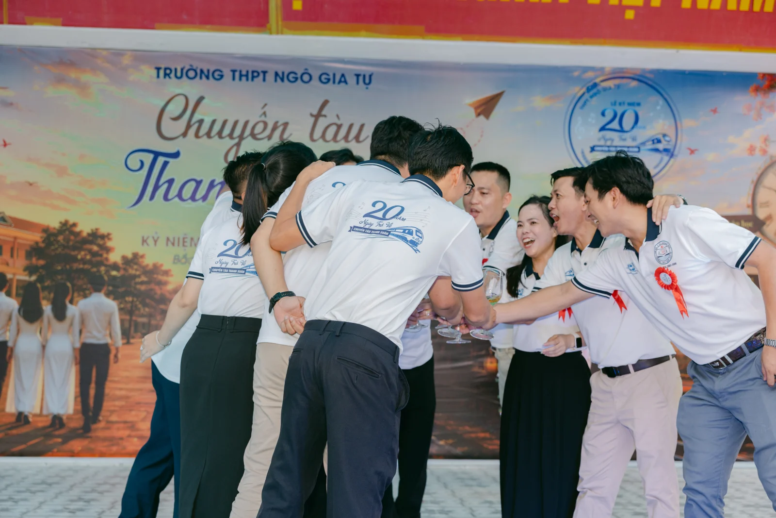 Ảnh lễ kỷ niệm 20 năm THPT Ngô Gia Tự, chụp ngày 08/08/2026