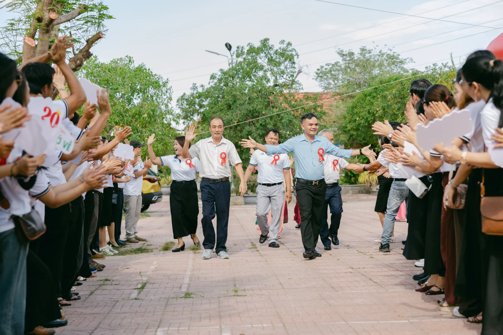 Ảnh lễ kỷ niệm 20 năm THPT Ngô Gia Tự, chụp ngày 08/08/2026